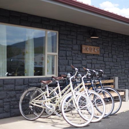 Spoke And Vine Motel Palisade Exterior photo