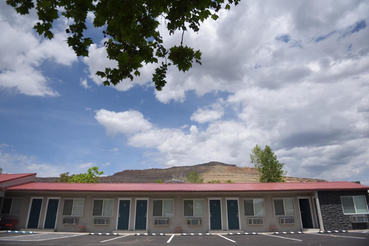 Spoke And Vine Motel Palisade Exterior photo